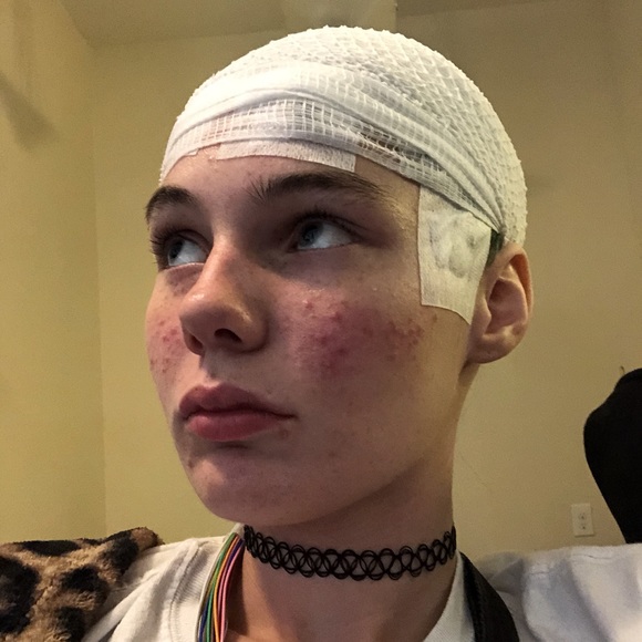 Meet your posher, Erin. - Picture 3 of 4